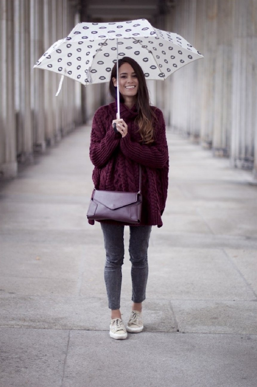 Джинсы, свитер  Джинсы, свитер