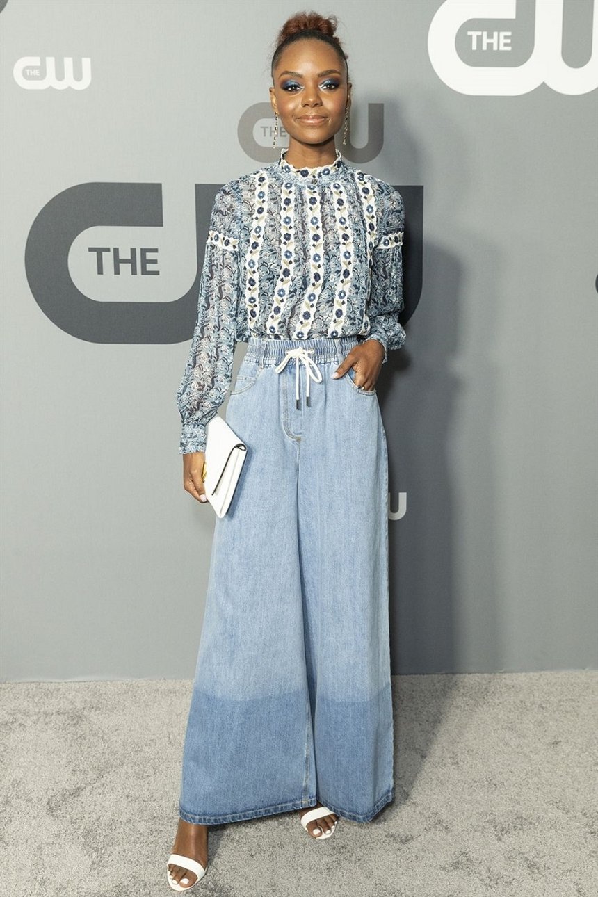 Палаццо и закрытая блузка Палаццо и закрытая блузка