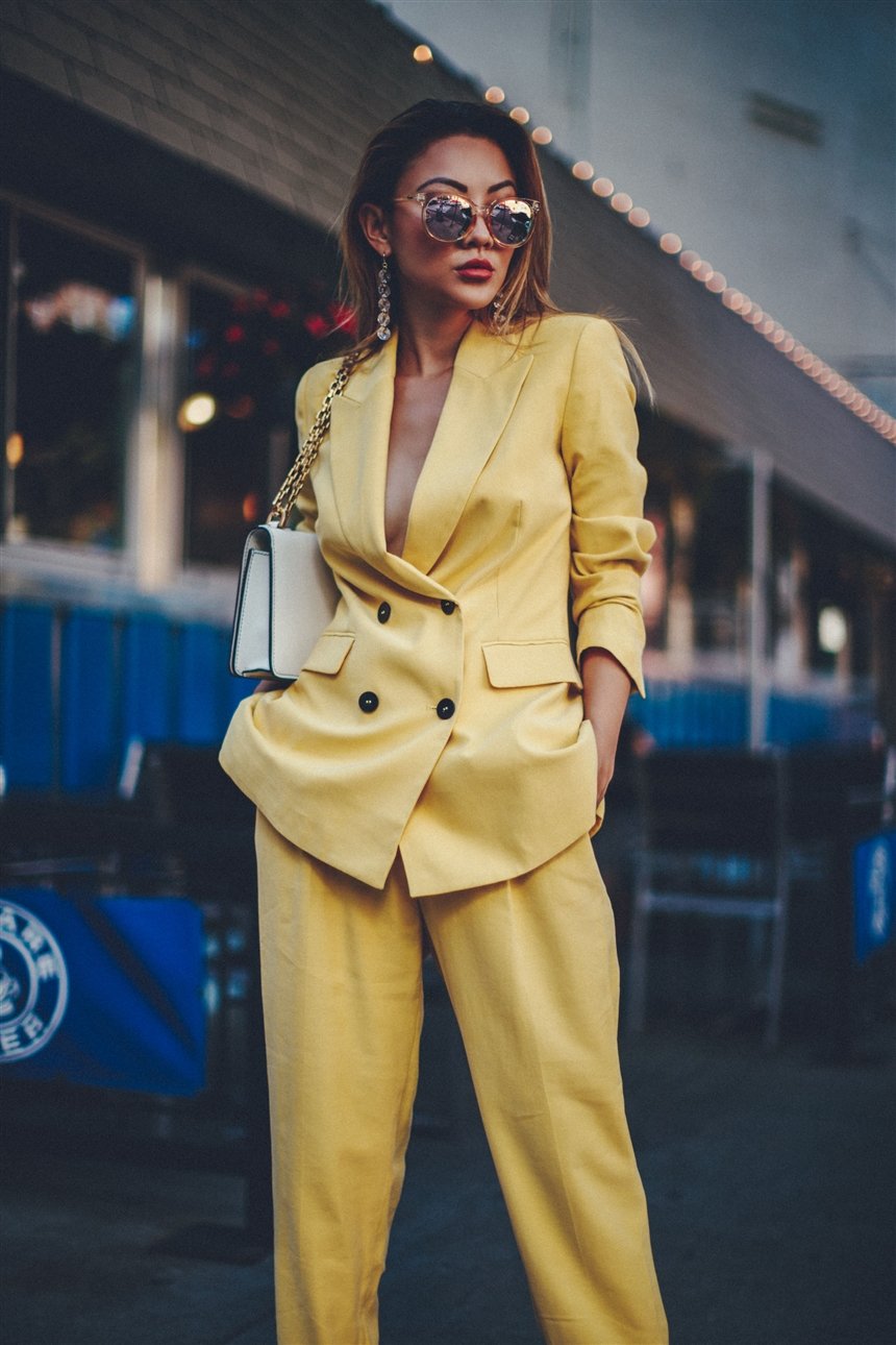 Желтый костюм Желтый костюм