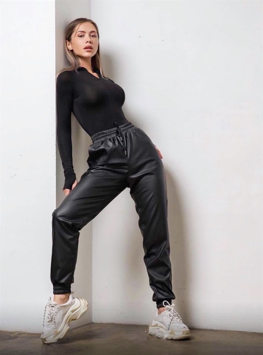 Модный образ с кожаными штанами Модный образ с кожаными штанами