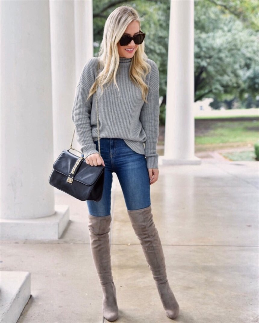 Серые сапоги и свитер