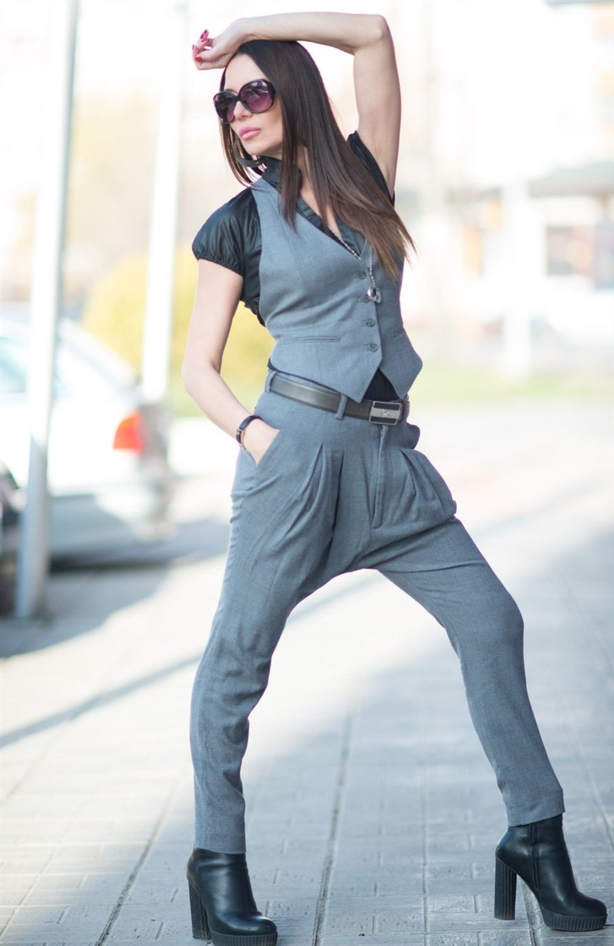 Блузка, жилетка и брюки Блузка, жилетка и брюки