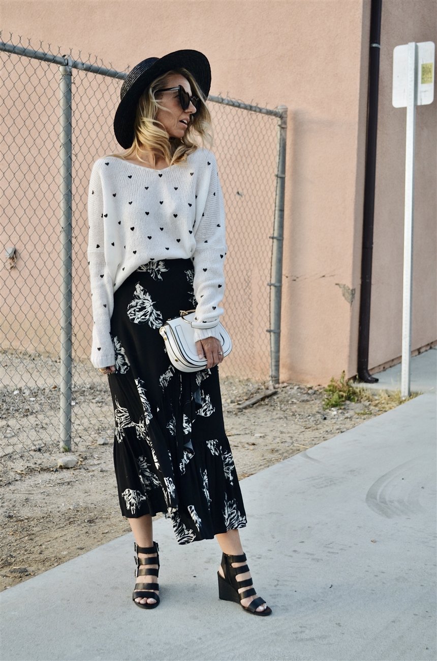 Свитер с принтом в сердцах Свитер с принтом в сердцах