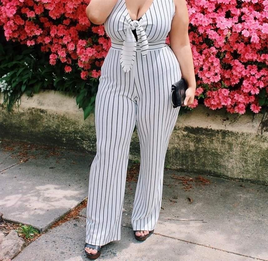 Девушка с формами 