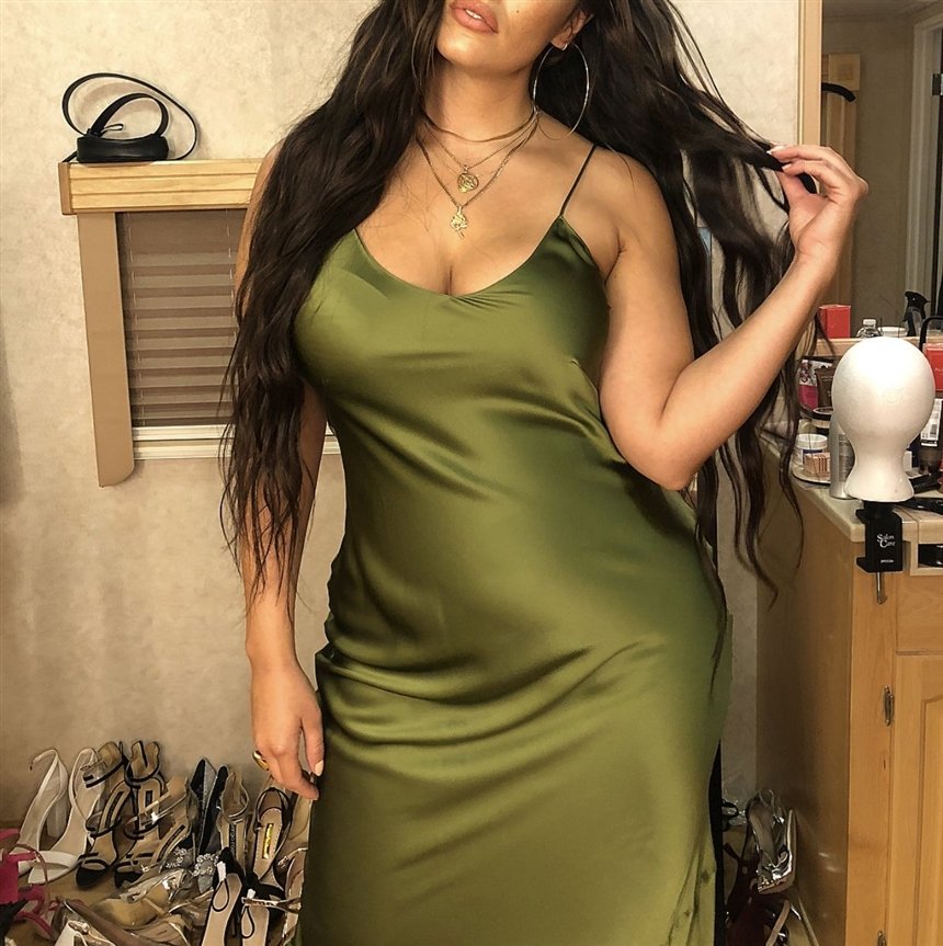 Красивая девушка