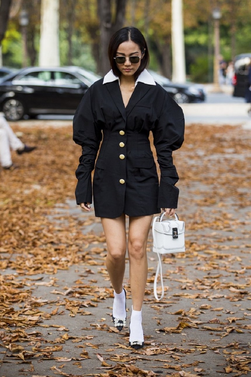 Блузка, юбка и плащ