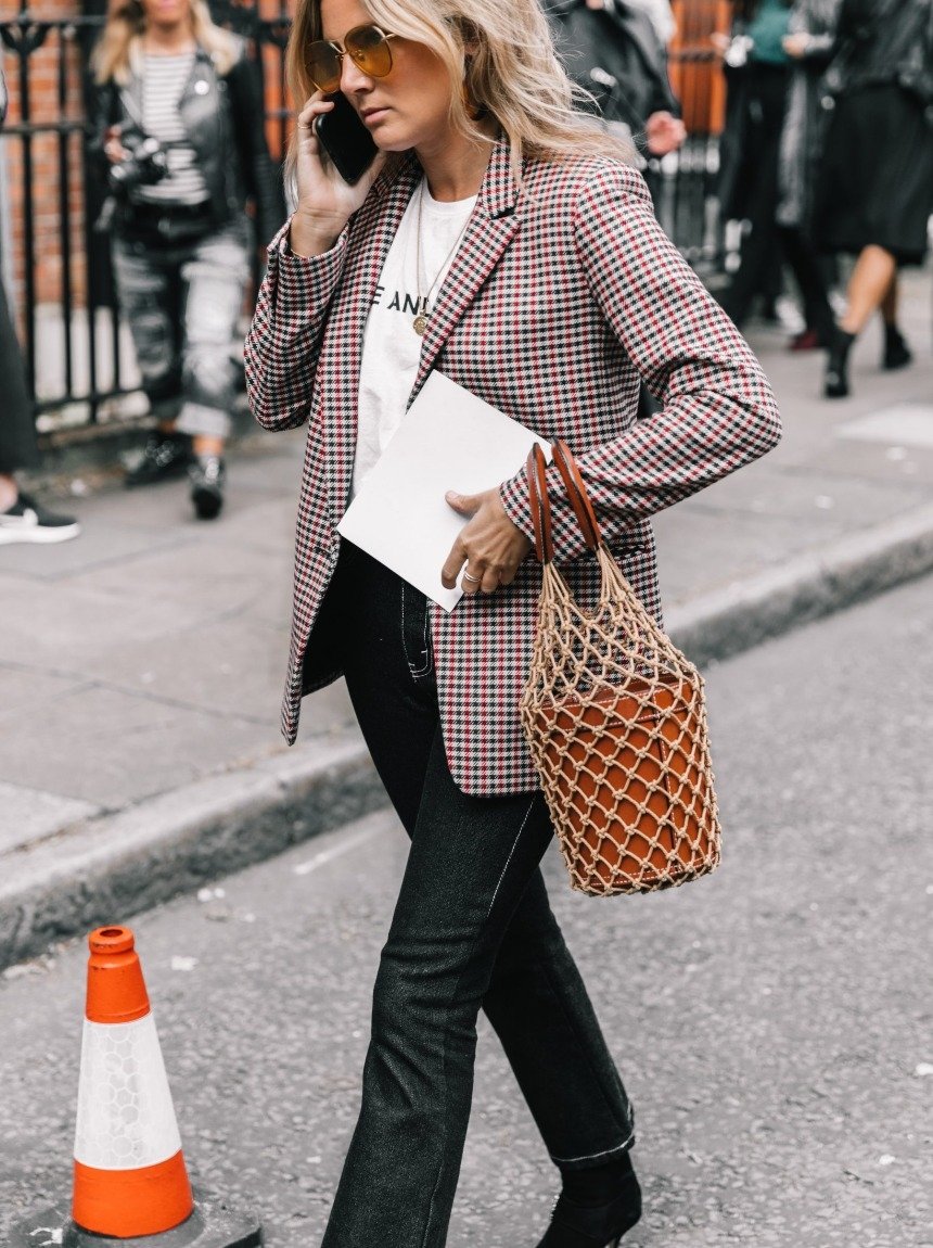 Модный женский образ с пиджаком