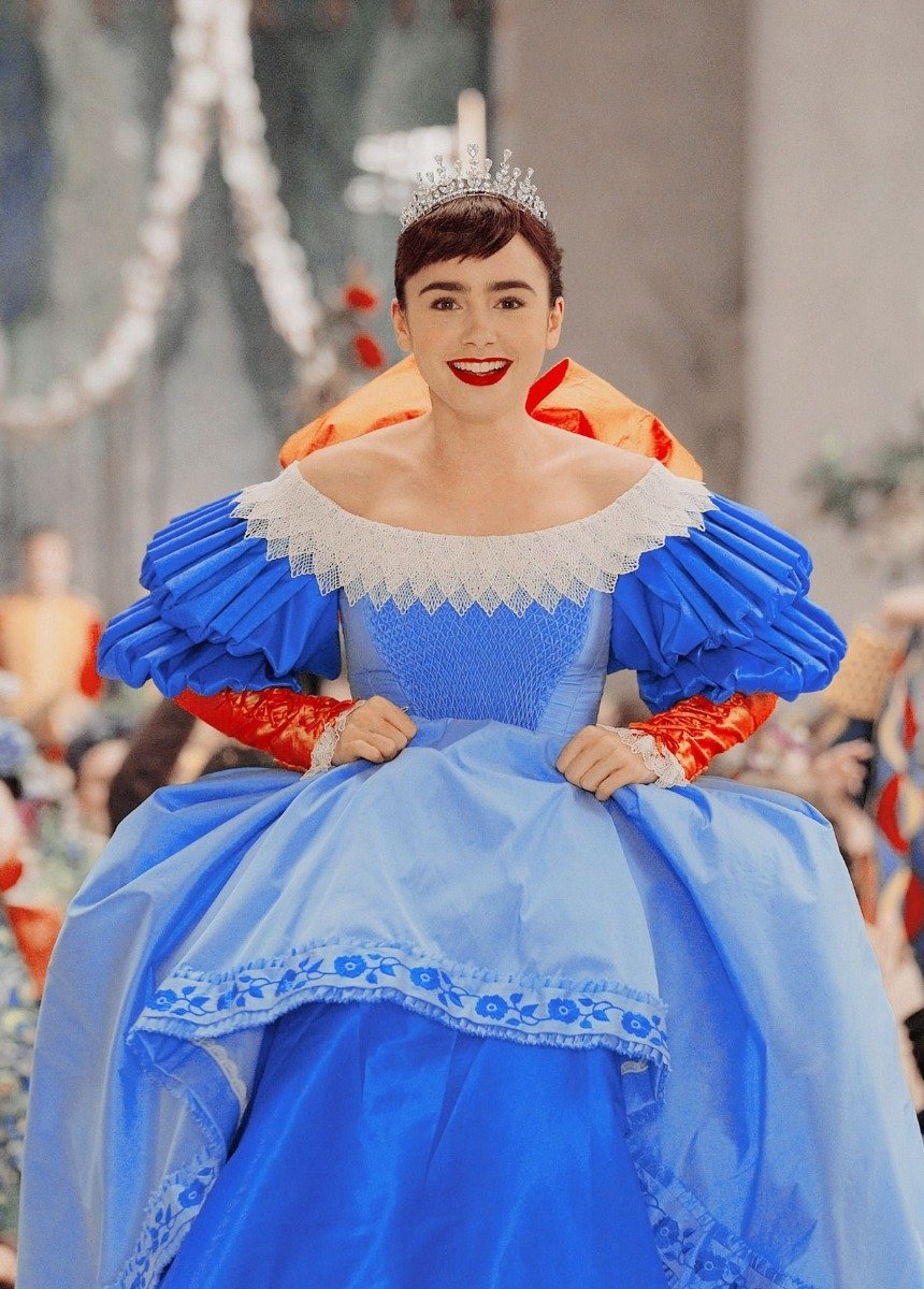 Лили Коллинз 