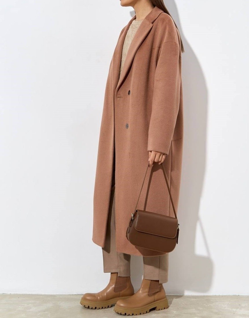 Женское пальто свободного кроя 