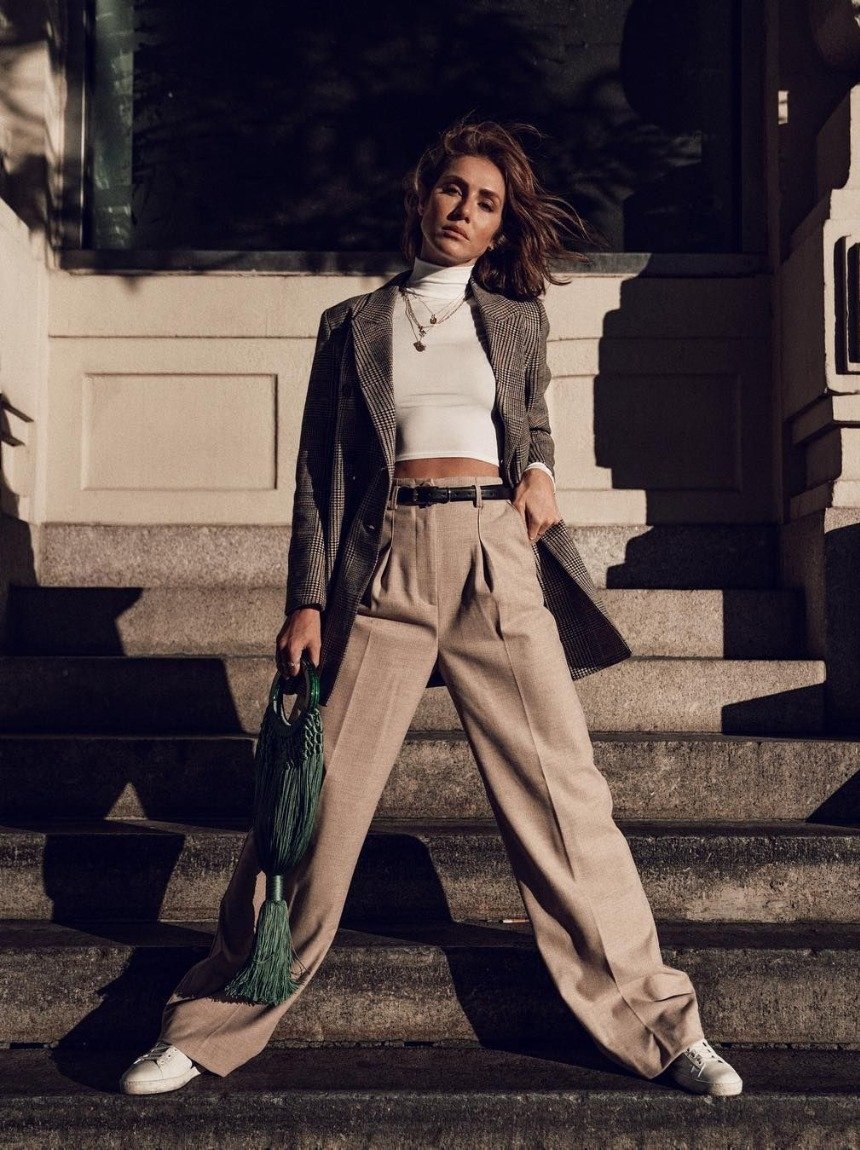 Стильный женский лук с брюками 