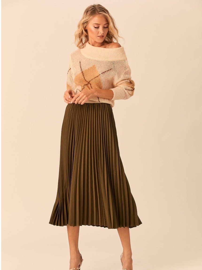 Женщина в антитрендовой юбке