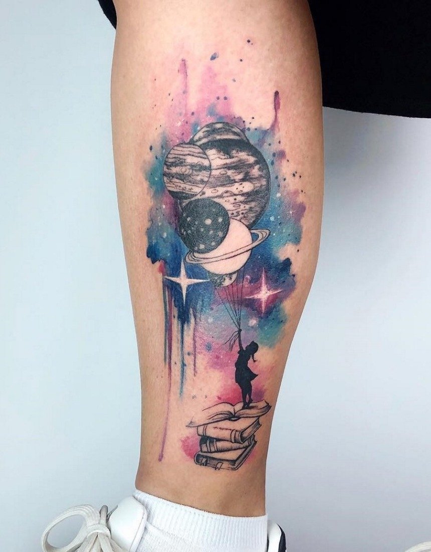 Татуировка на ноге