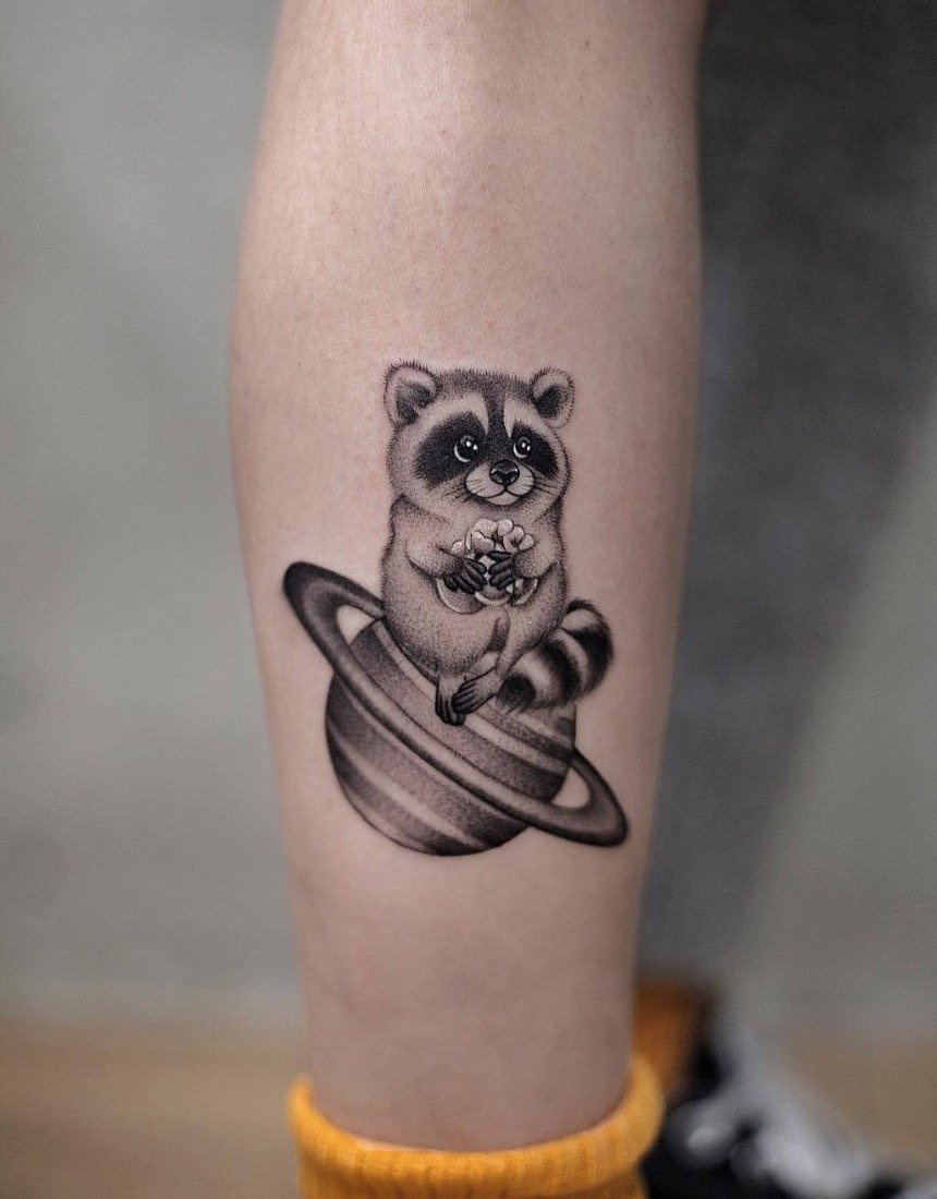 Татуировка на ноге