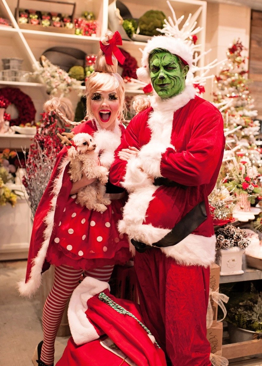 Мужчина в образе Гринча 