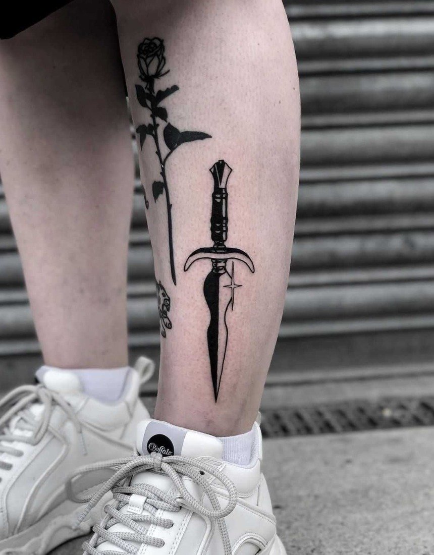 Татуировка на ноге