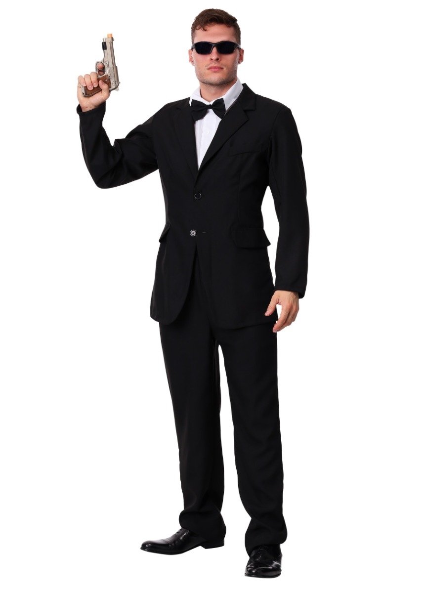 Мужчина в образе Агента 007