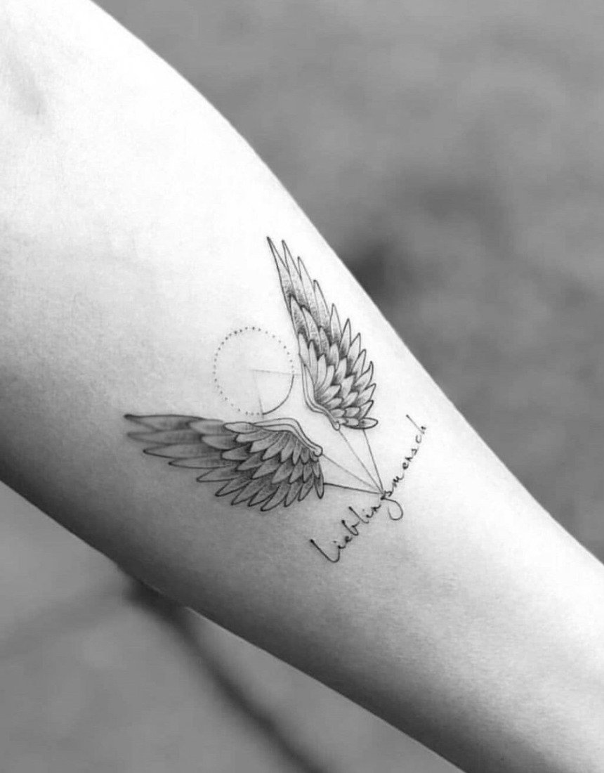 Татуировка с крыльями 