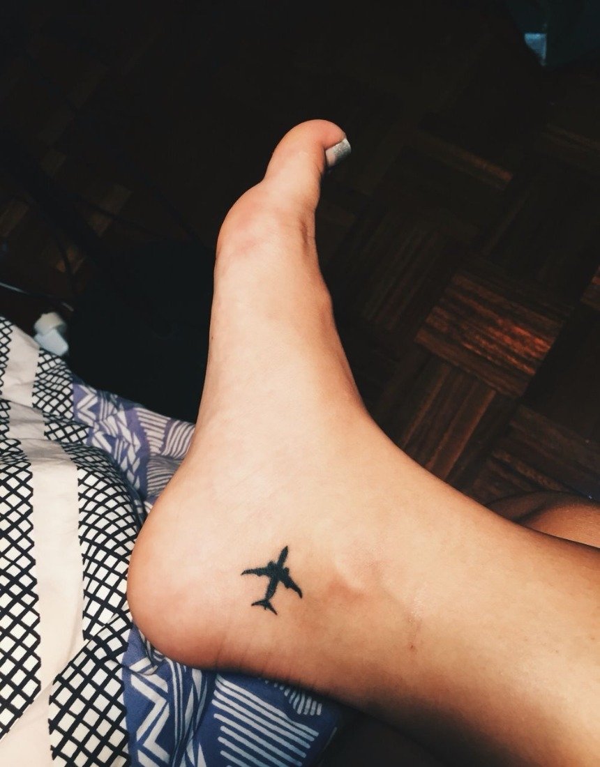 Татуировка на ноге