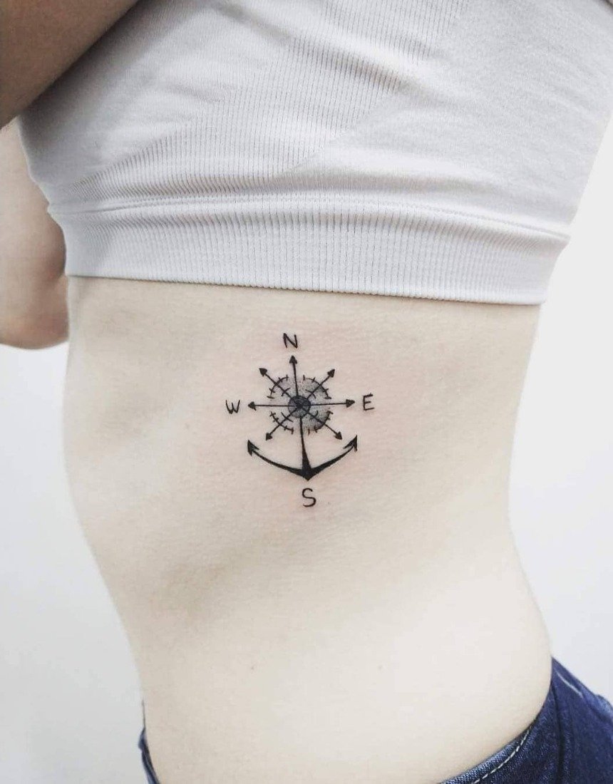 Татуировка с компасом 