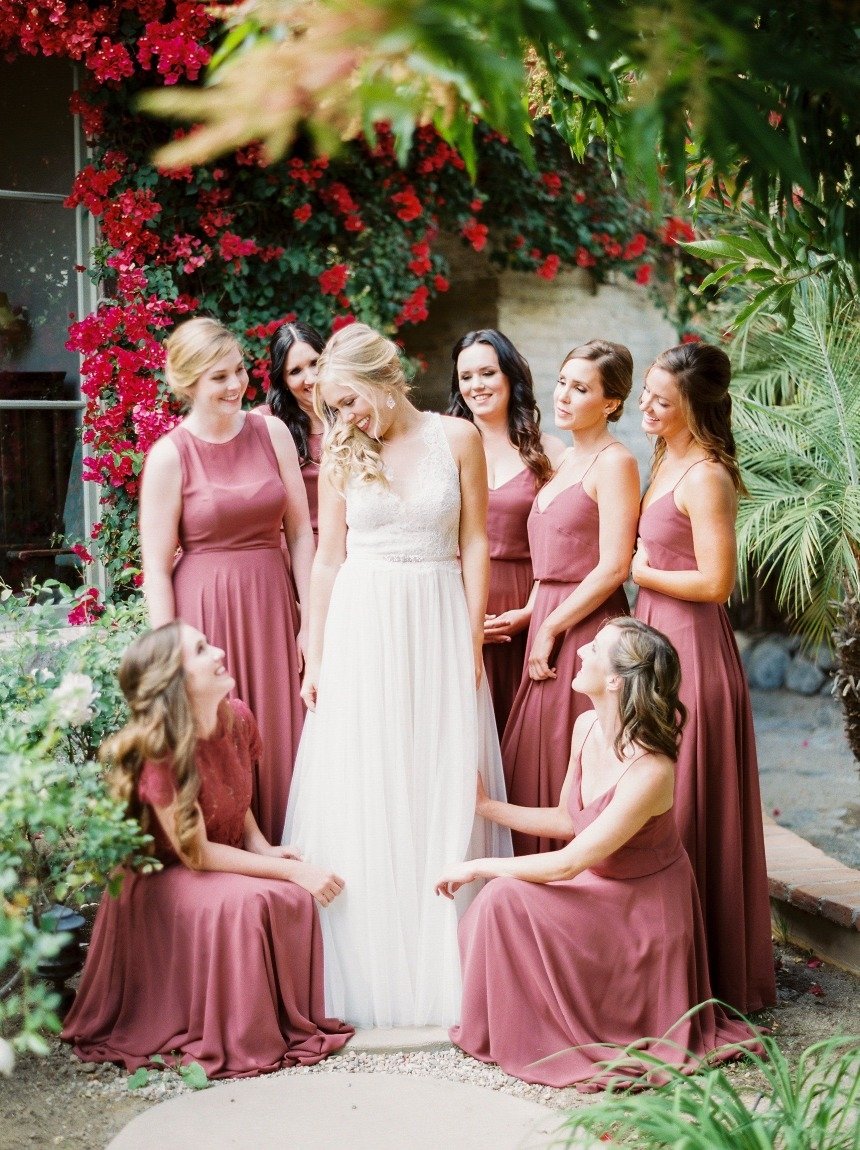 Подружки невесты в платьях макси