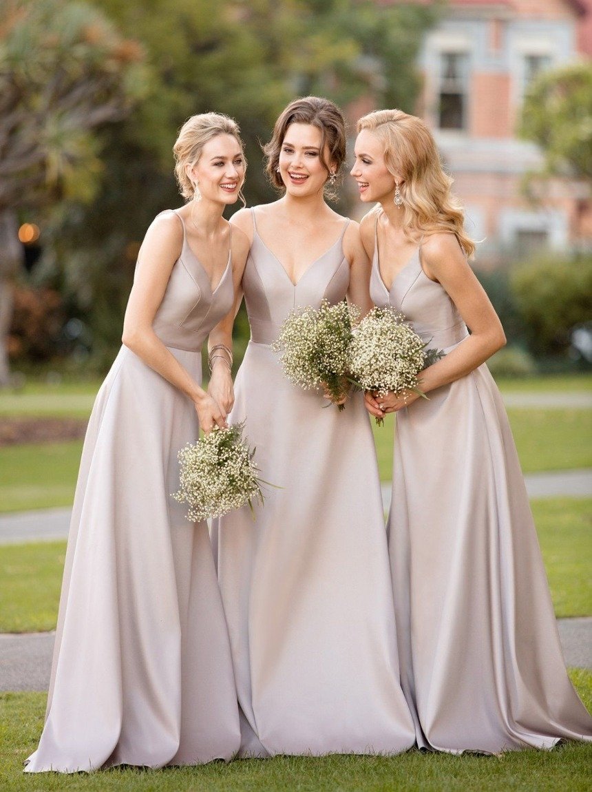 Подружки невесты в платьях макси