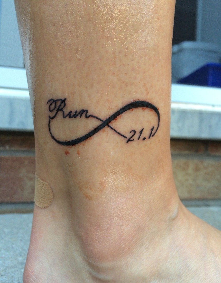 Татуировка на ноге