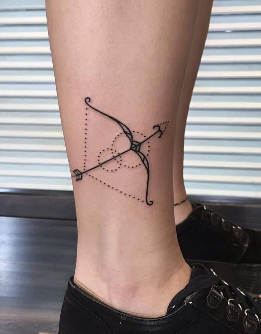 Татуировка на ноге