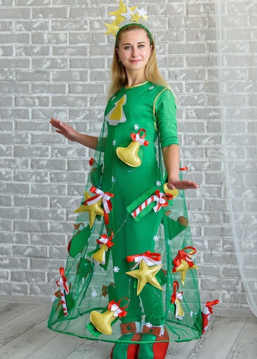 Женщина в образе елки