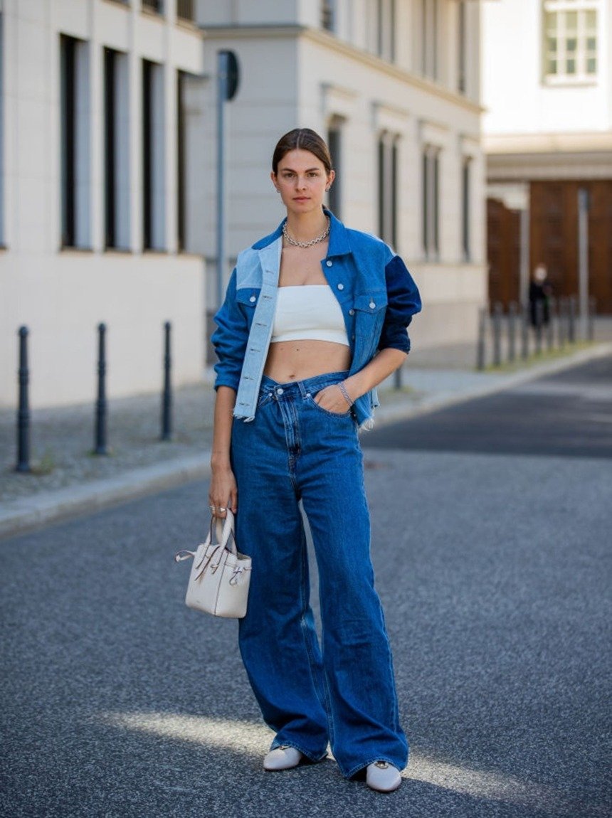 Стильный женский лук с джинсами 