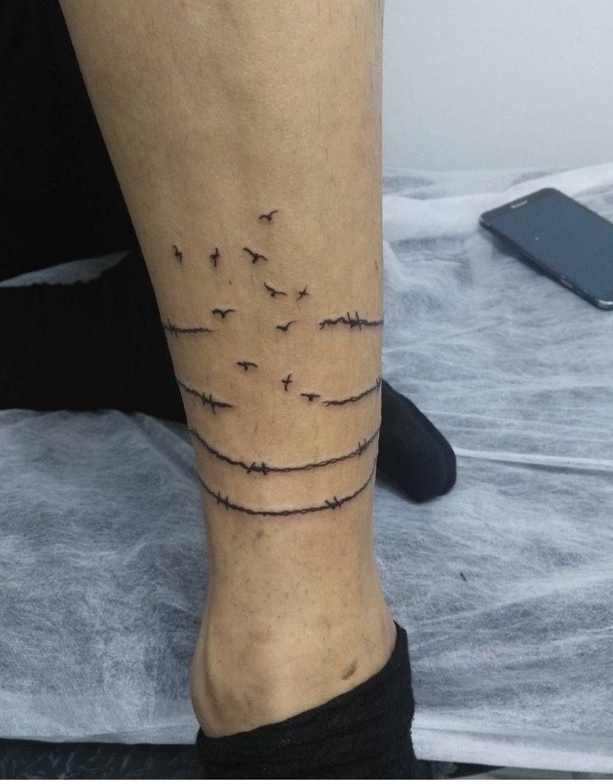 Татуировка на ноге