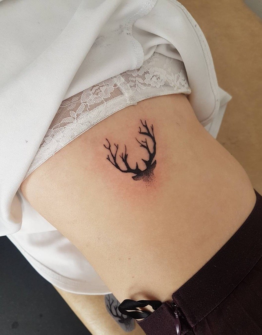 Татуировка оленьи рога