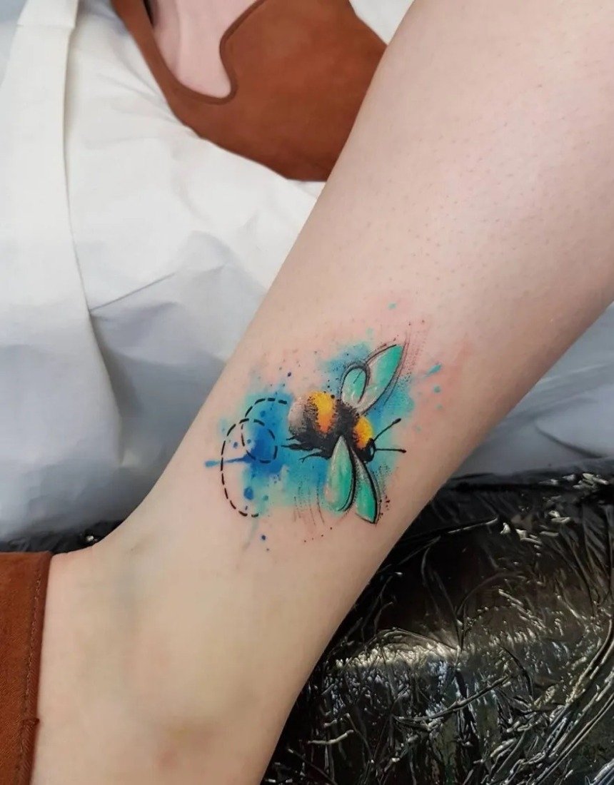 Татуировка на ноге