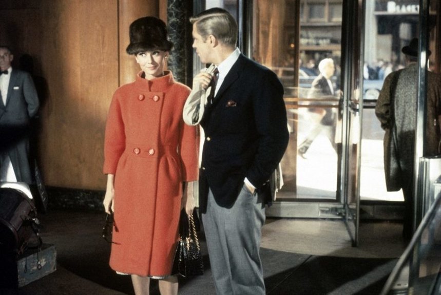 оранжевое пальто