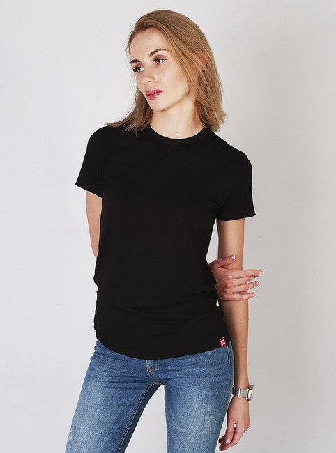 Фото в черной футболке девушка
