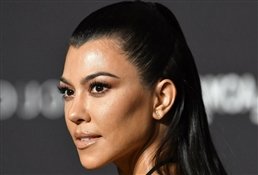 От блесток до готики 90-х: эволюция стиля Кортни Кардашьян