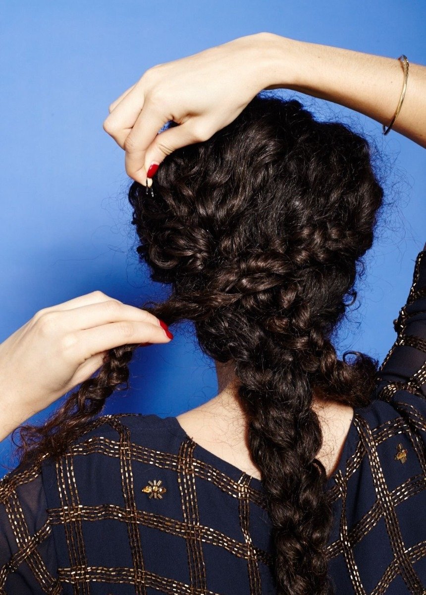 Прически на кудрявые волосы — красивые модели для коротких, средних и длинных волос (125 фото)