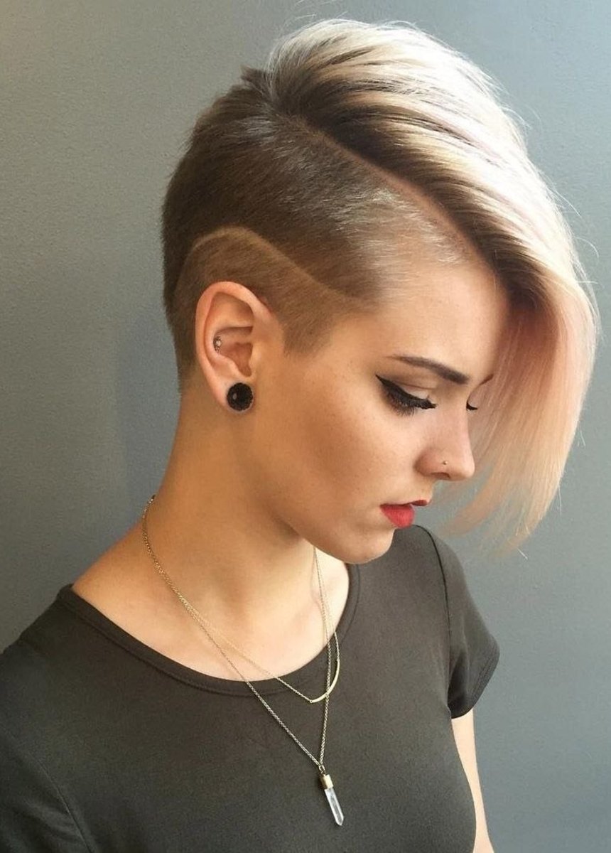 Красивая девушка Красивая девушка