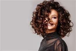 15 причесок для кудрявых и вьющихся волос легко и быстро