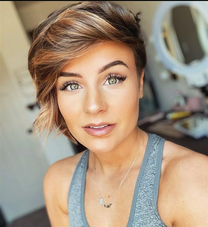 Прически для круглолицых дам