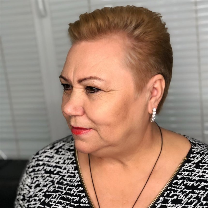 Прически для круглолицых дам