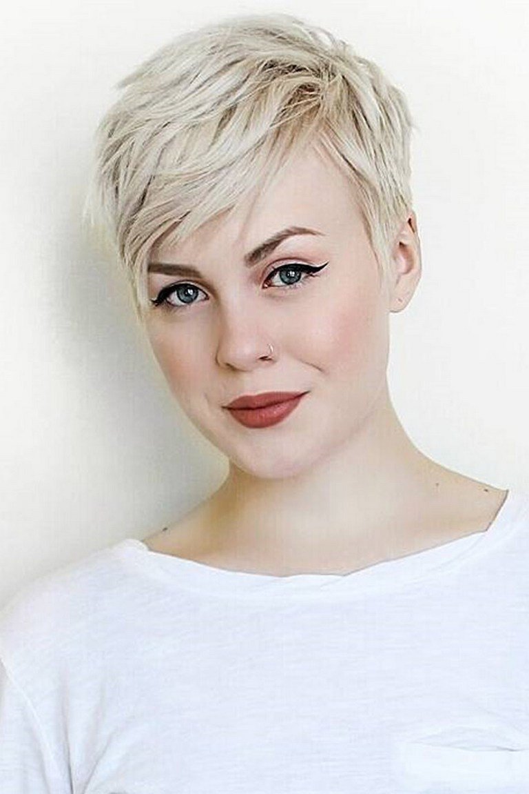 Прически для круглолицых дам