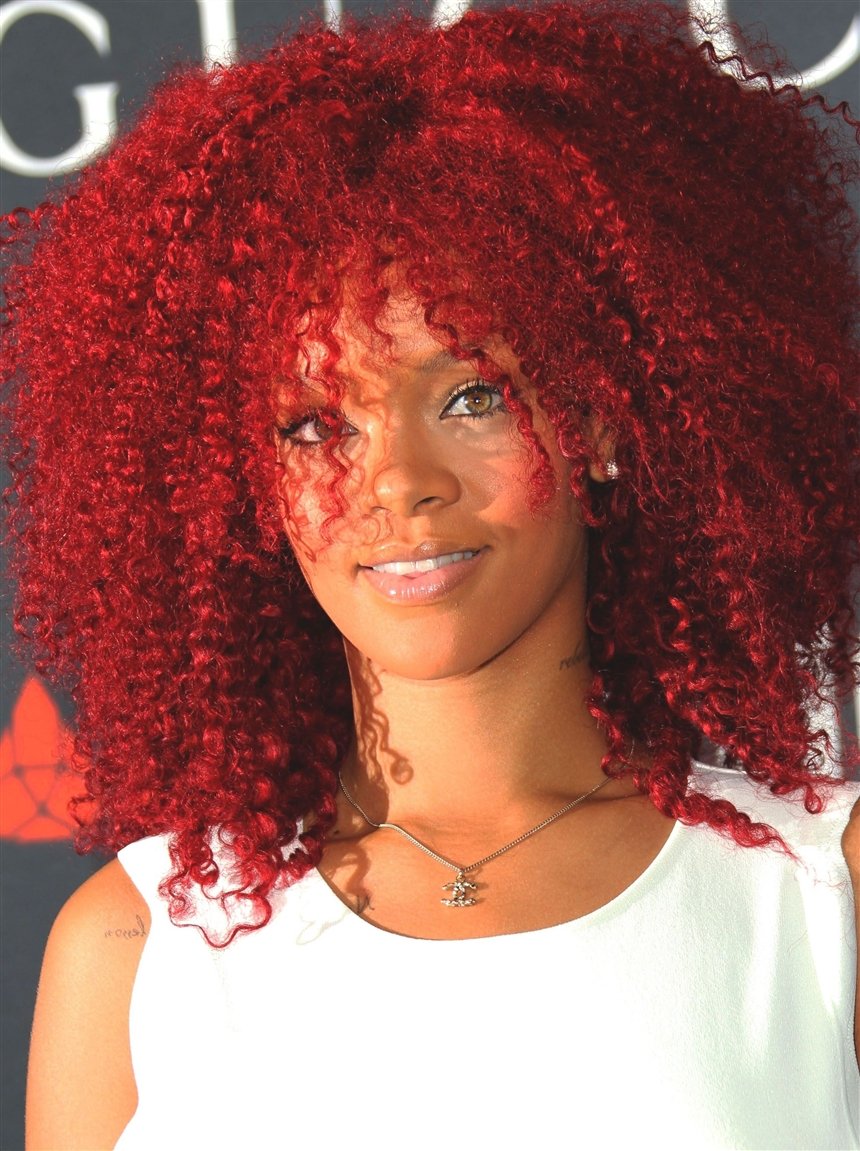 Красные кудряшки Рианны Красные кудряшки Рианны