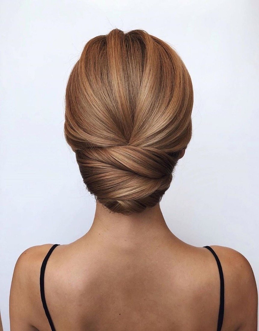 Прическа с пучком 