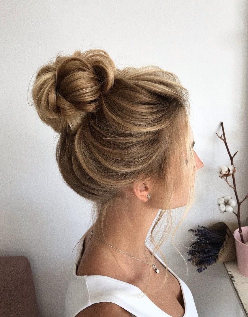 Прическа с пучком 