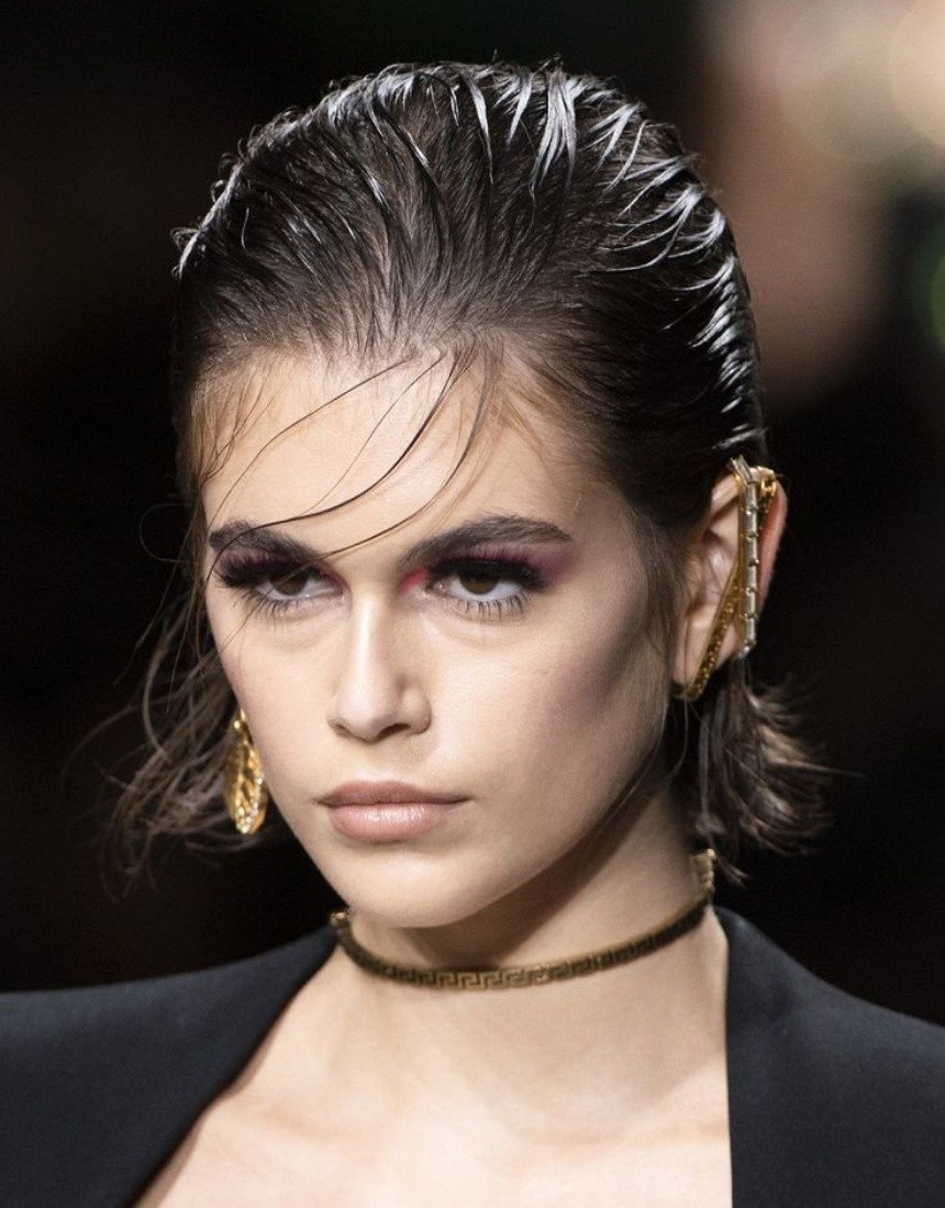 Прическа на короткие волосы 