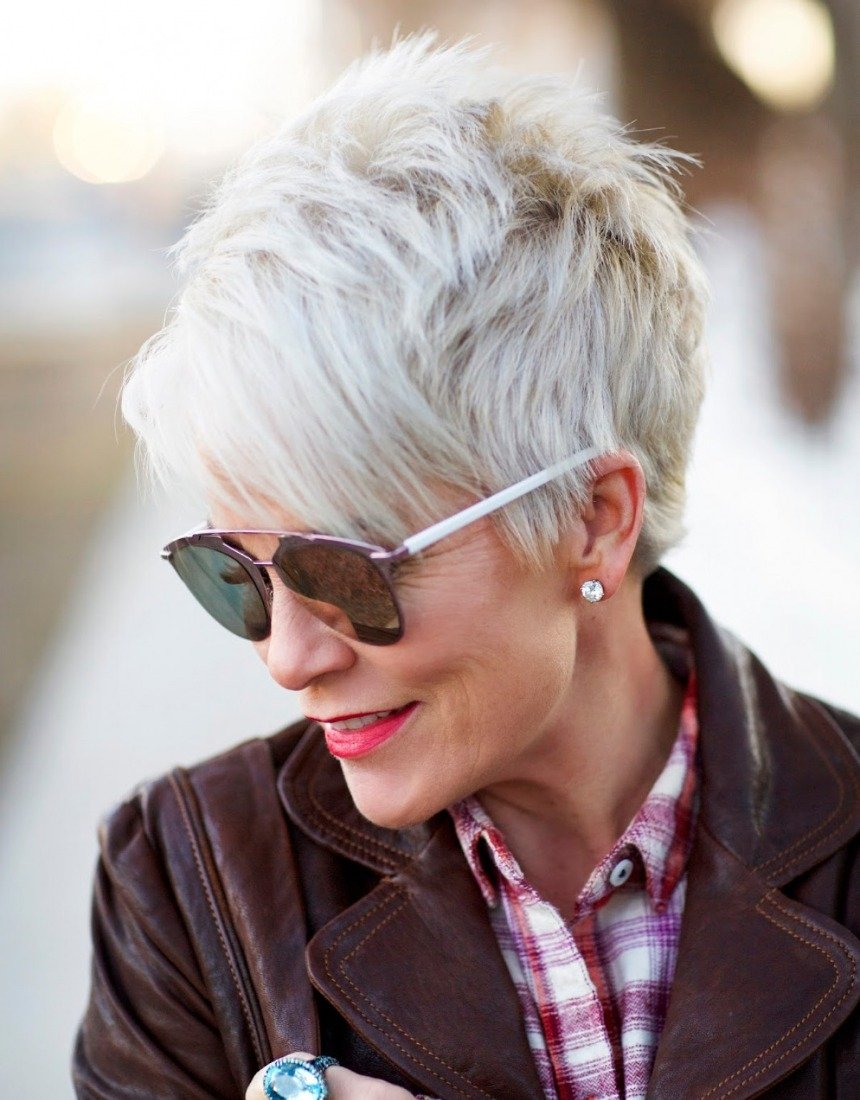 Модная женская стрижка пикси 