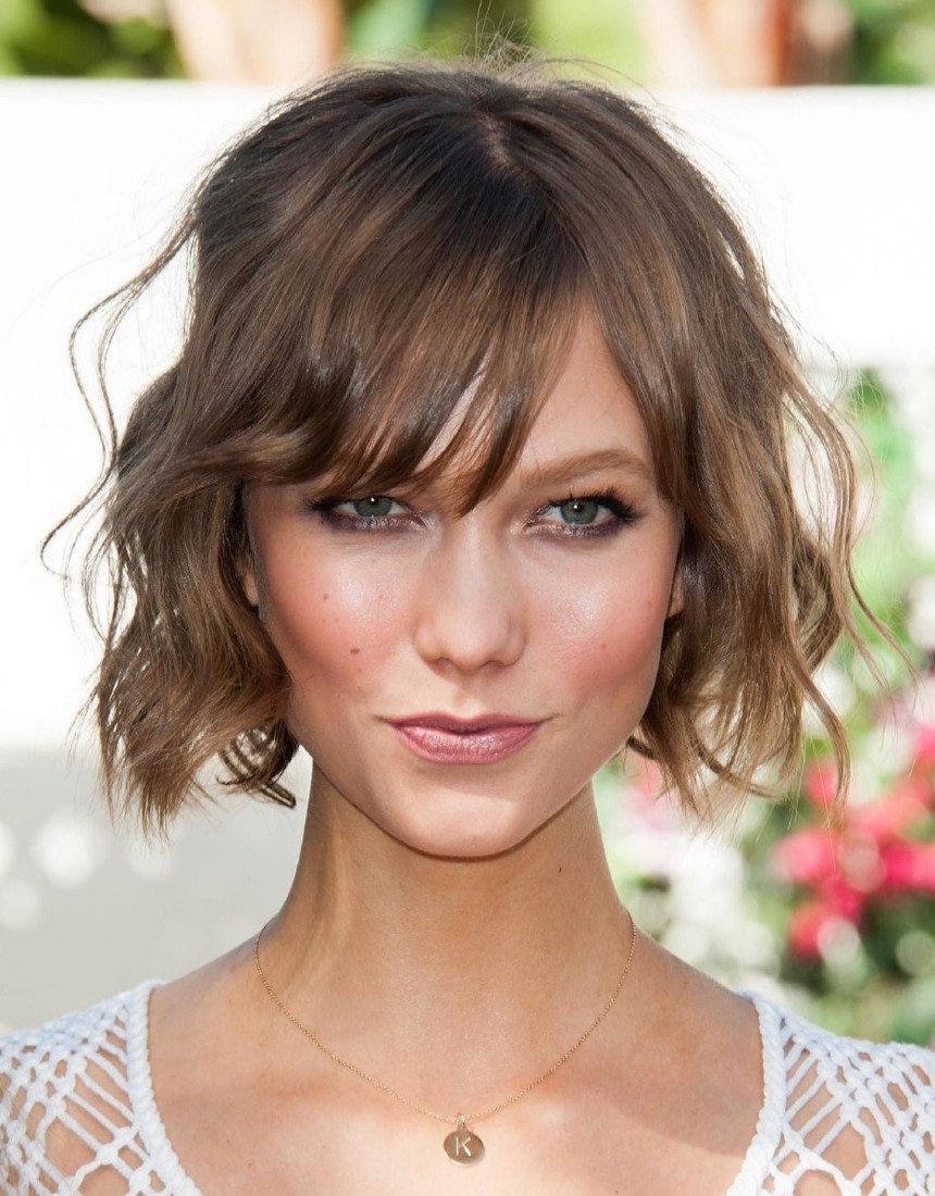 Прическа на короткие волосы 