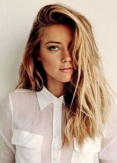 Девушка с растрепанными волосами