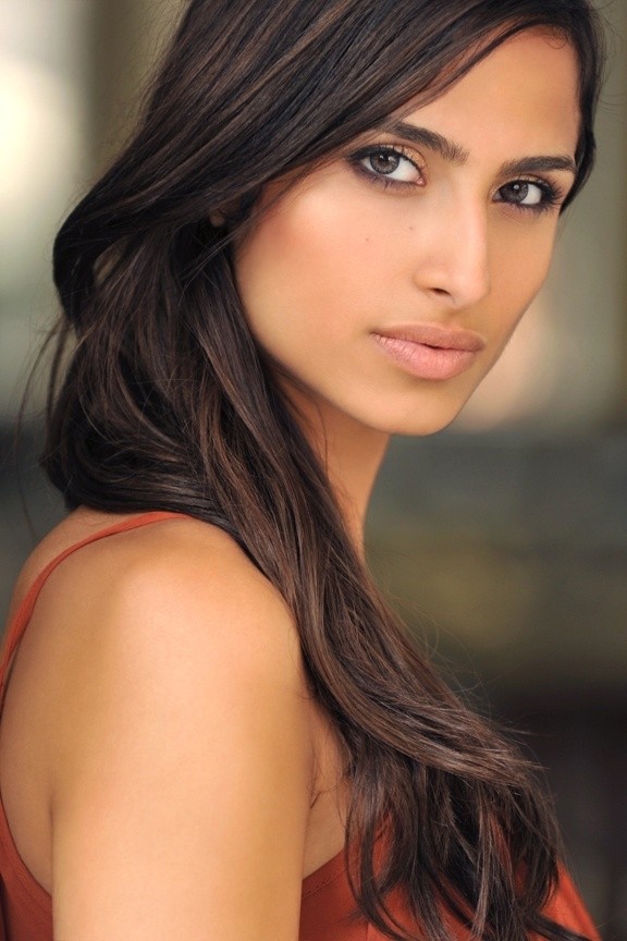 Девушка с ровными волосами