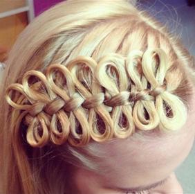 Прическа Бантики на основе французской косы